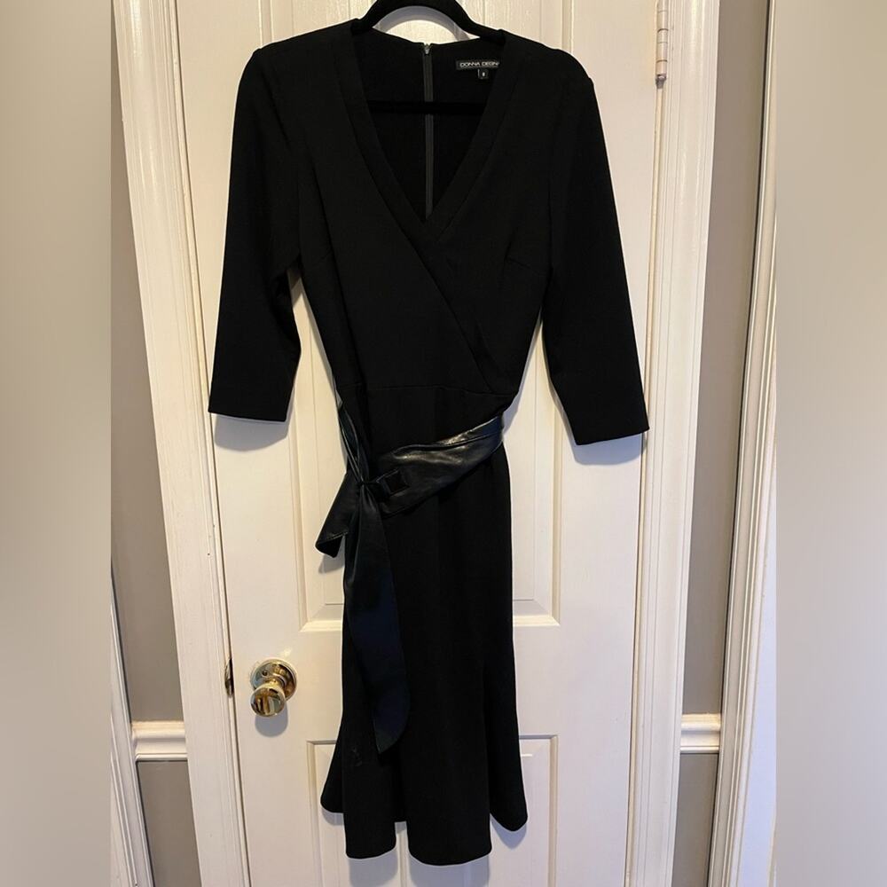 Donna Degnan Dress Black Midi V Neck Leather Belt Size 8